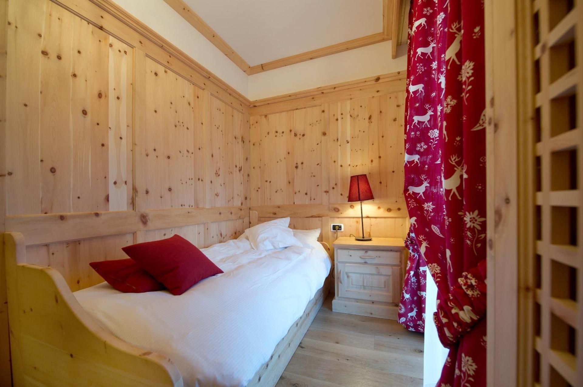 Single Room with Mountain View