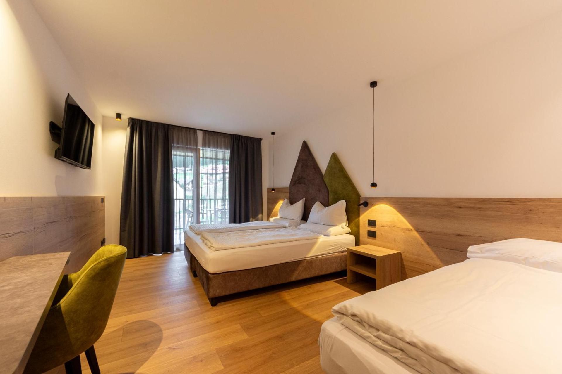Deluxe Double Room (2 Adults + 1 Child)