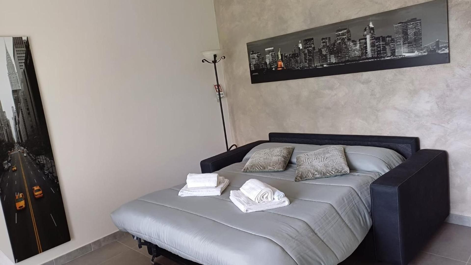 DELUXE APARTMENT