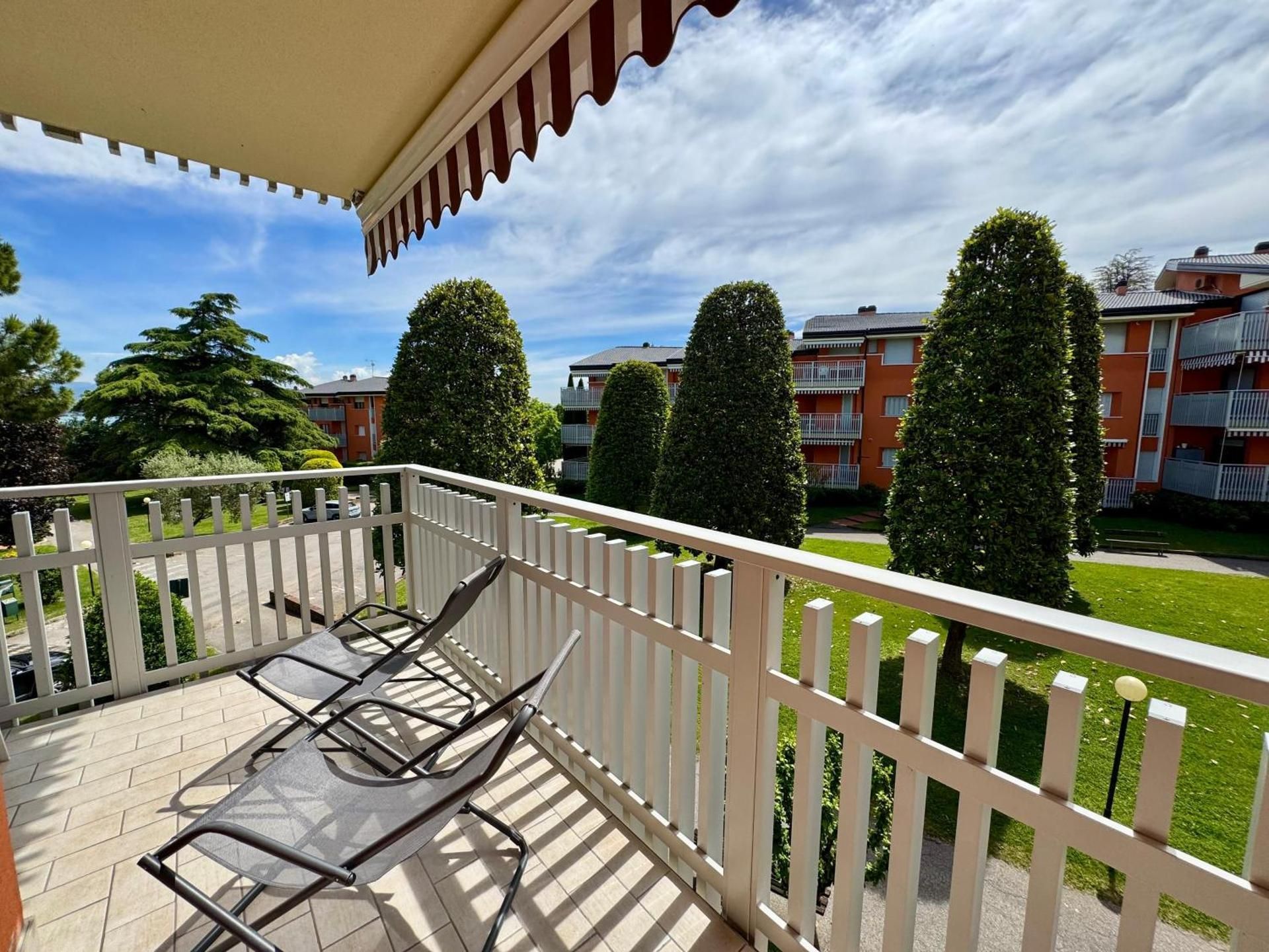 Two-Bedroom Deluxe Apartment with Garden View