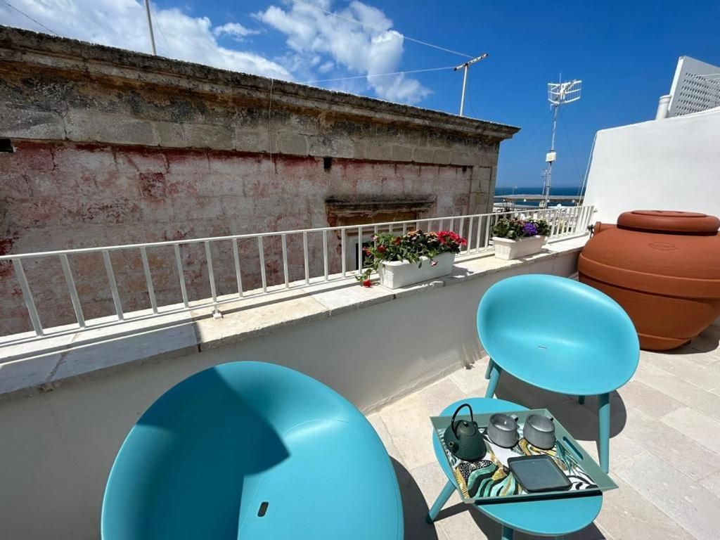 Deluxe Double Room with Side Sea View