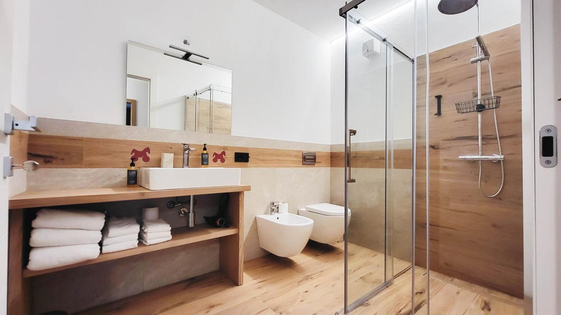 Classic One-Bedroom Apartment with King Bed