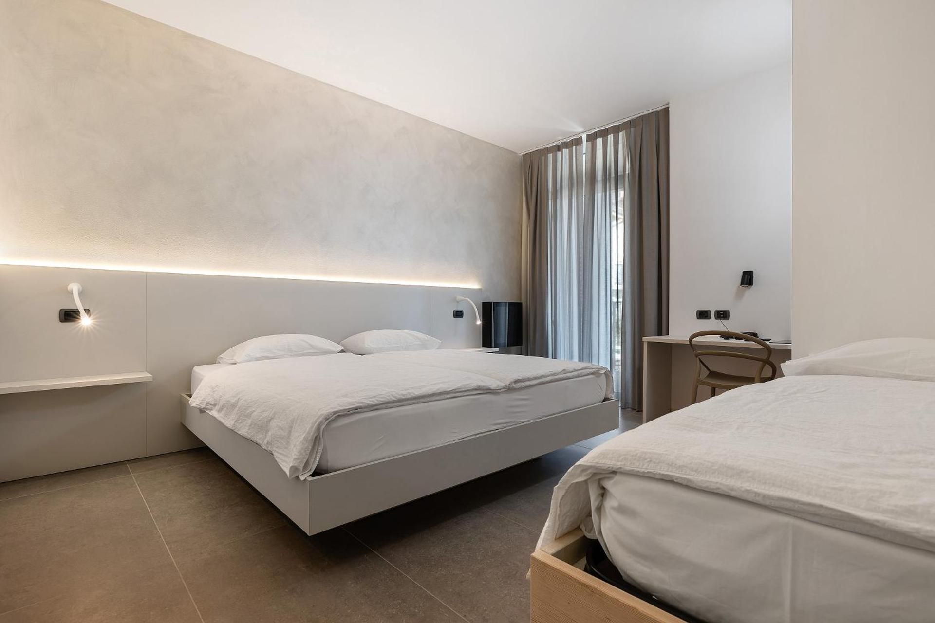 Deluxe Double Room with Shower
