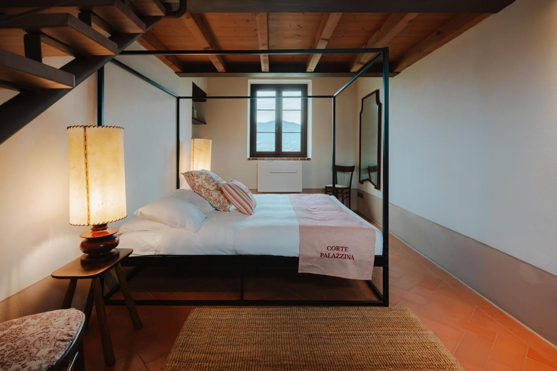 One-Bedroom Apartment with Lake View