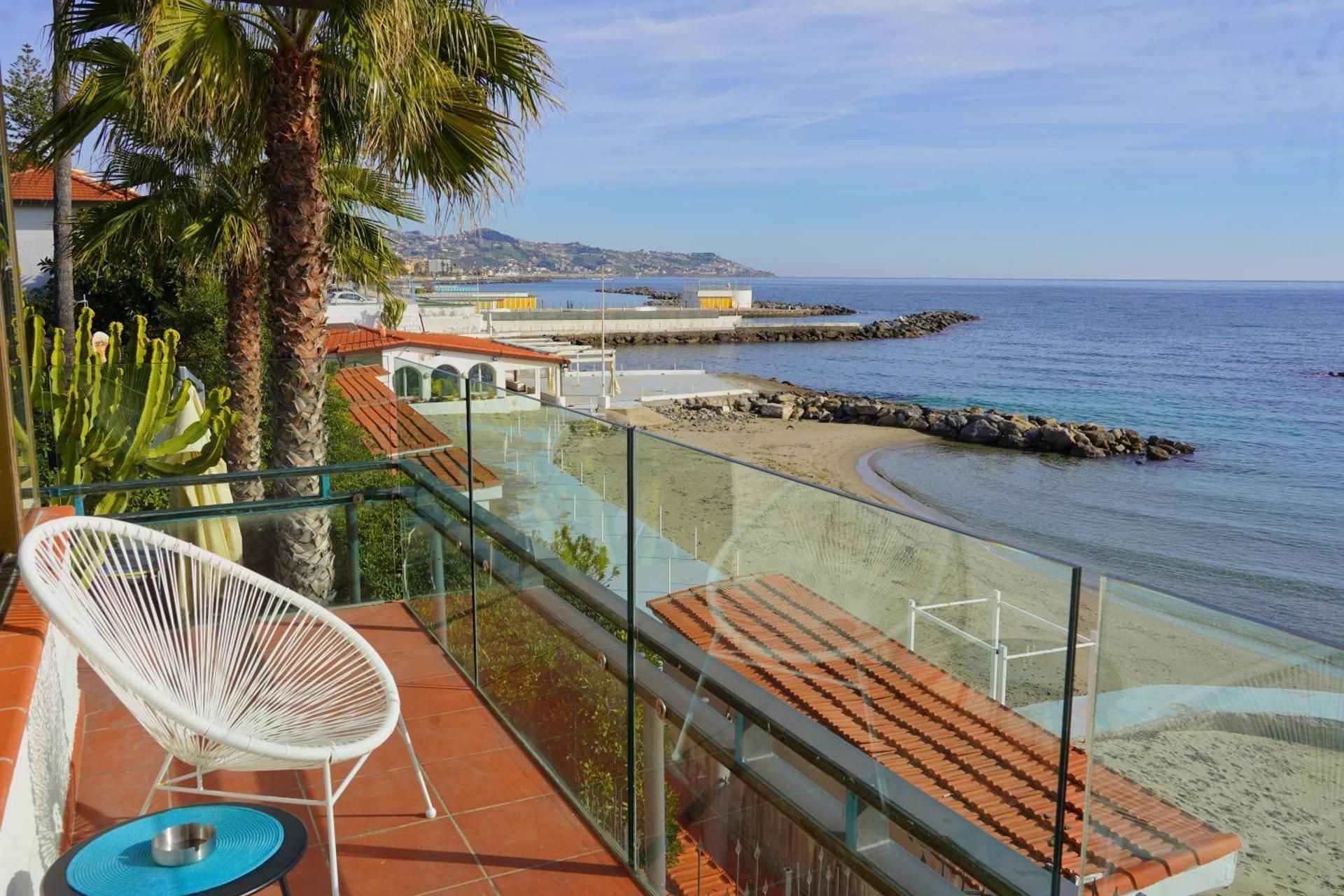 Deluxe Double Room with Balcony and Sea View