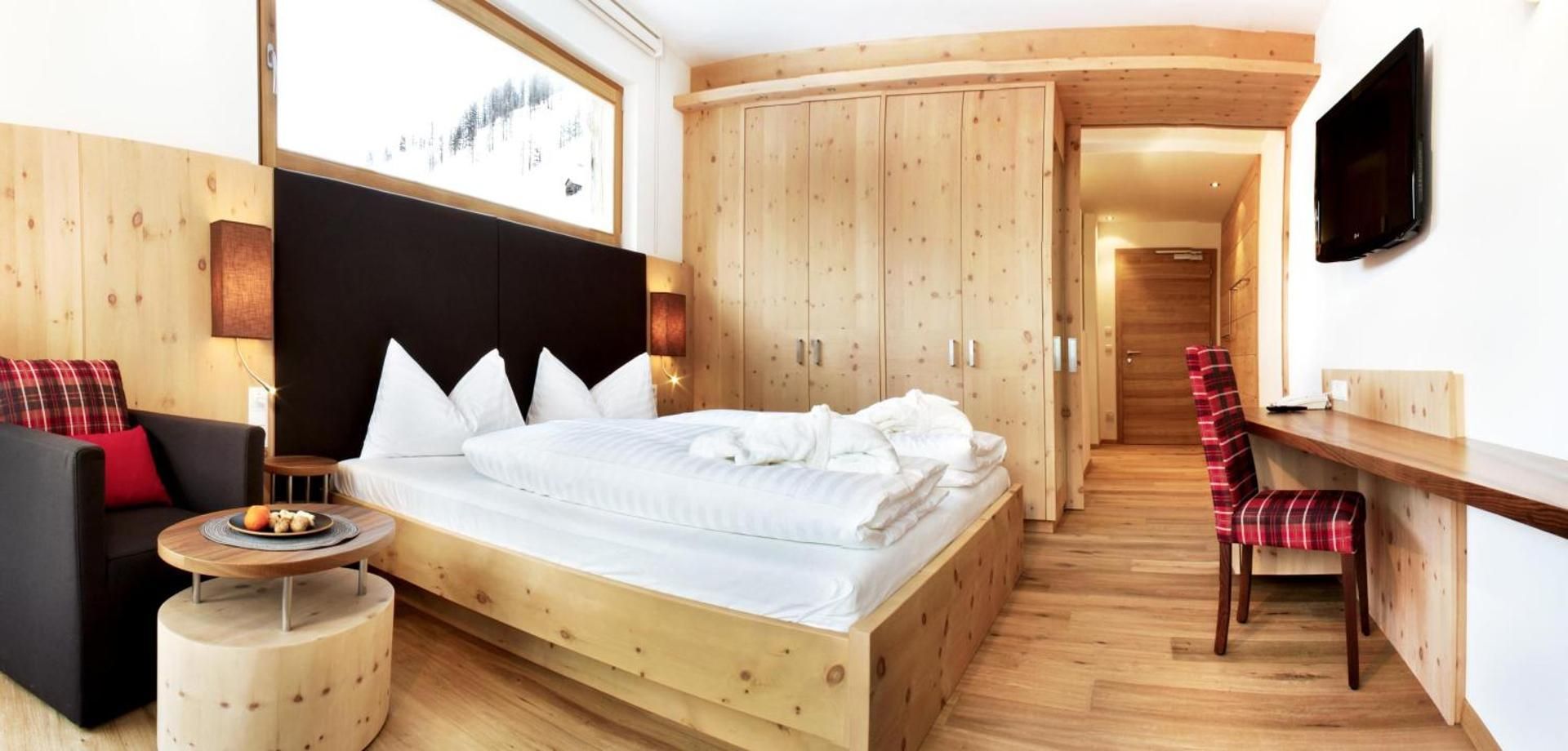 Deluxe Double or Twin Room
