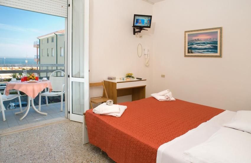 Double or Twin Room with Balcony and Sea View