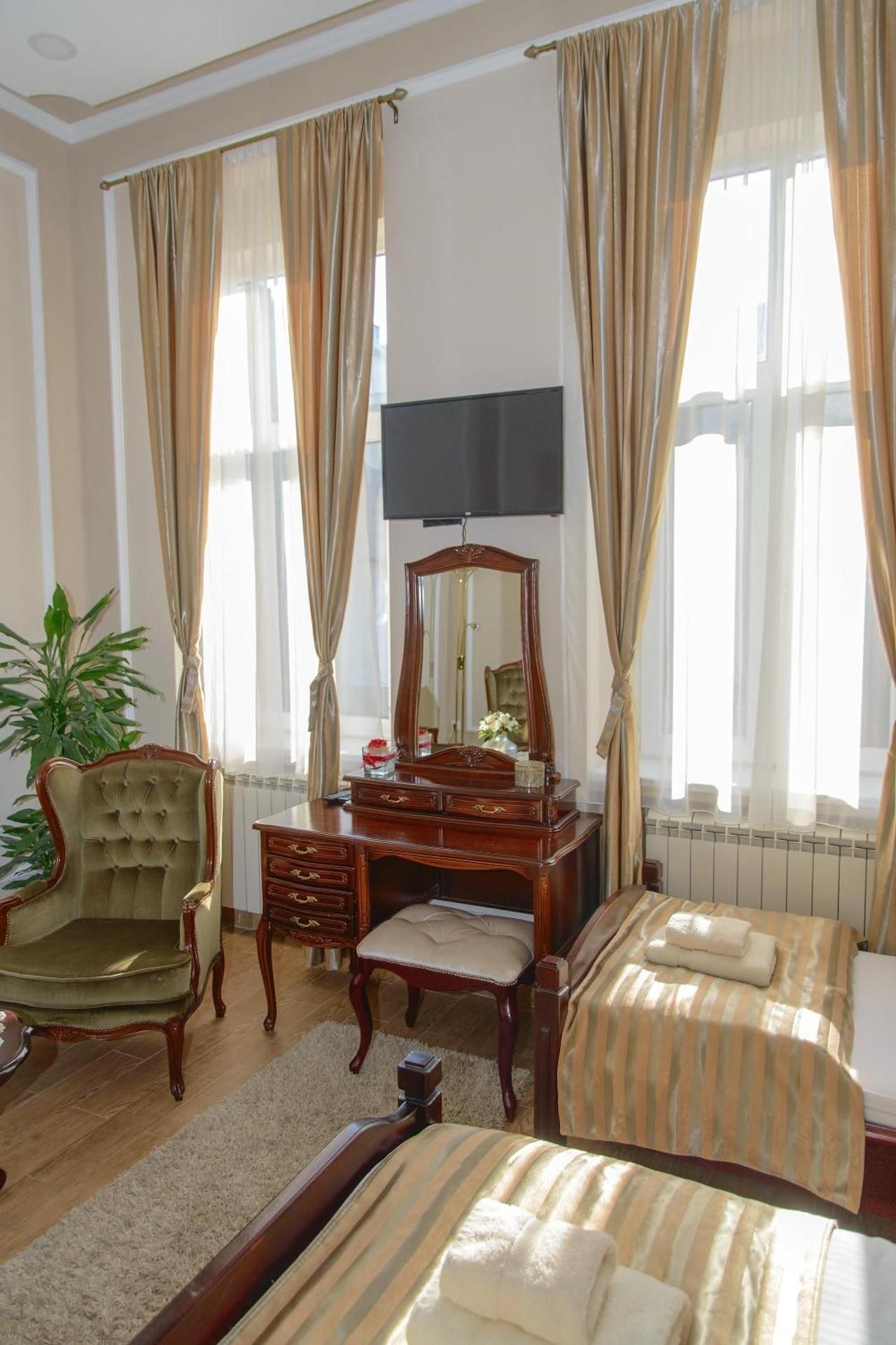 Suite with City View