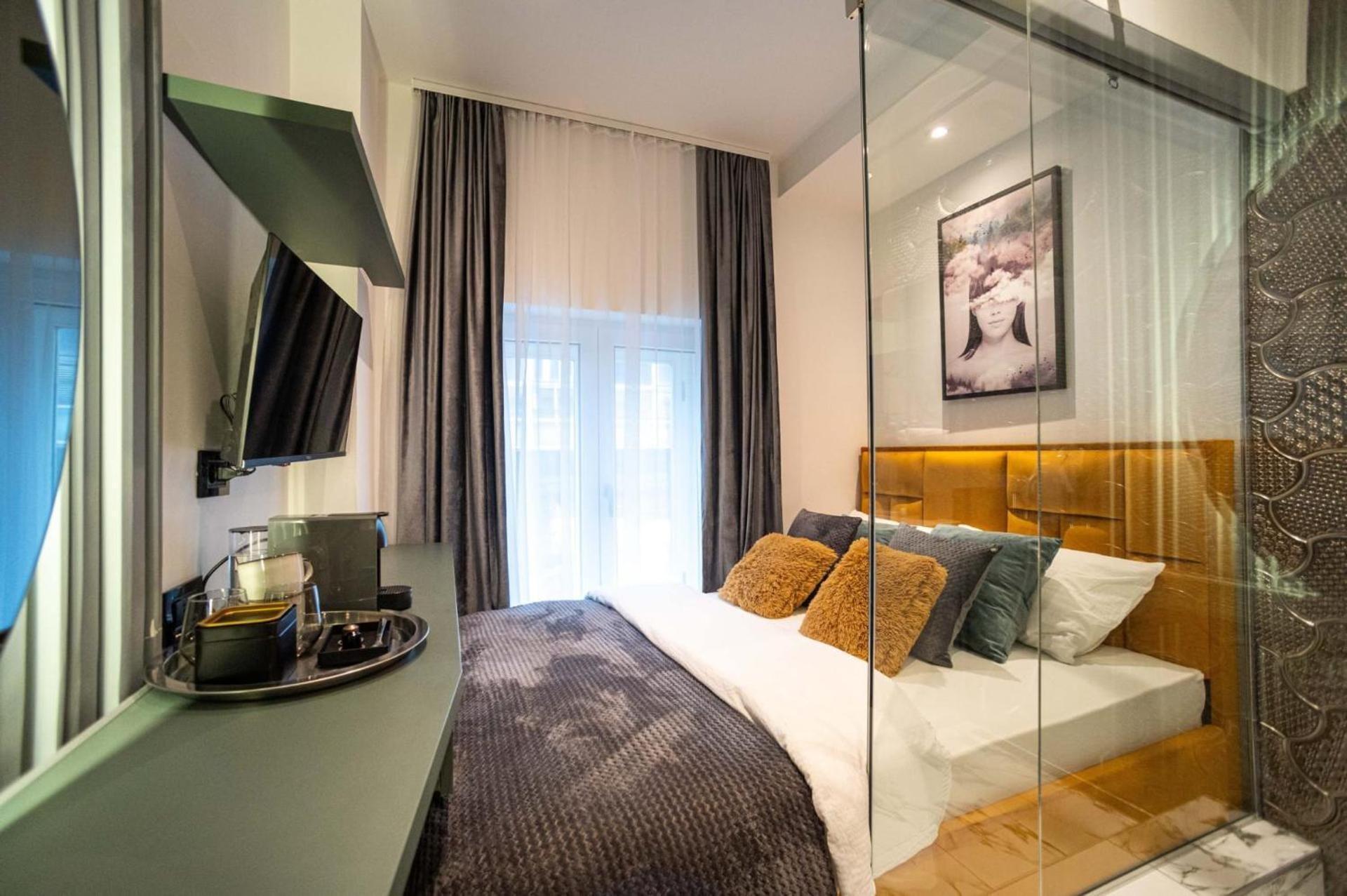 Deluxe Queen Room