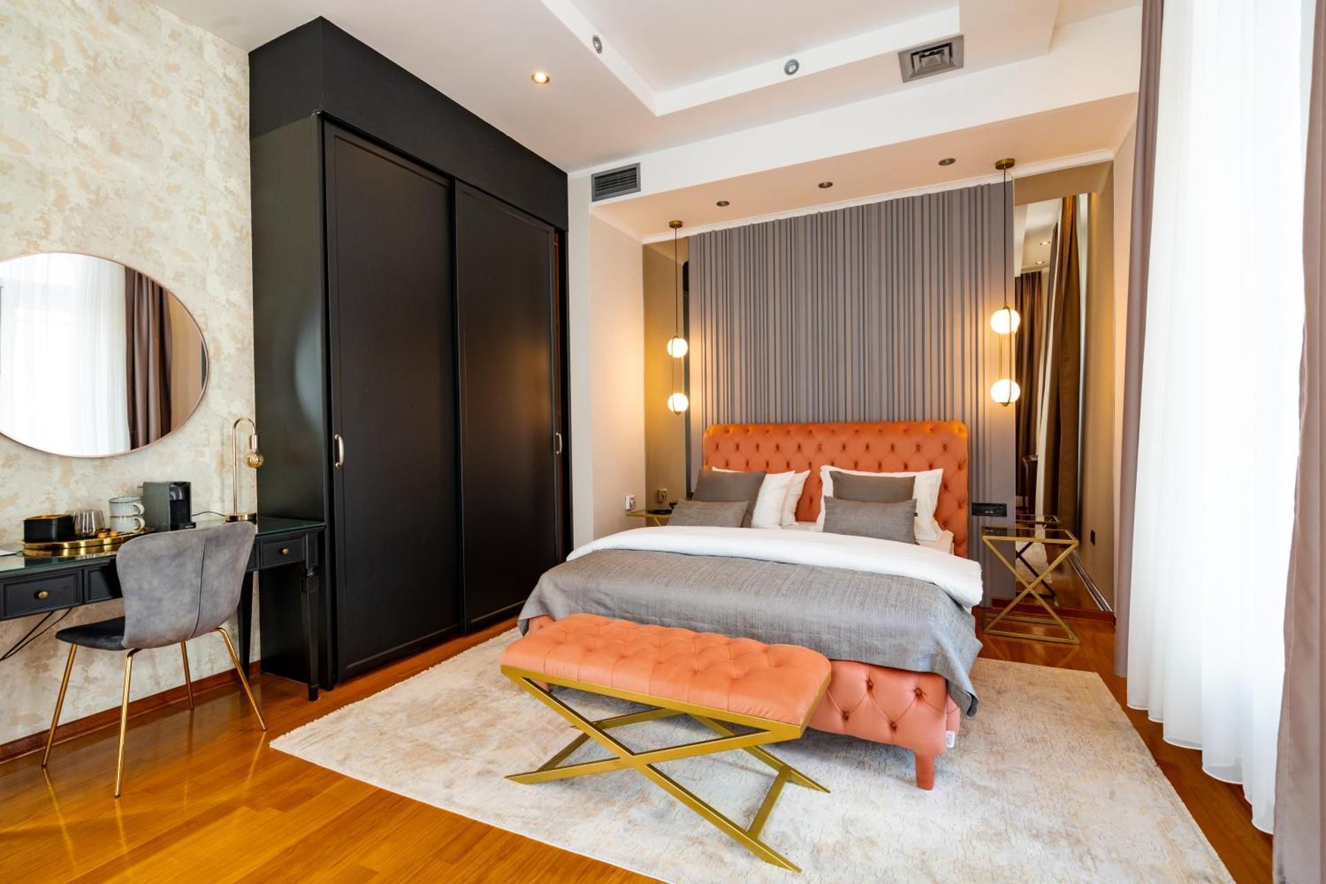 Deluxe Family Suite