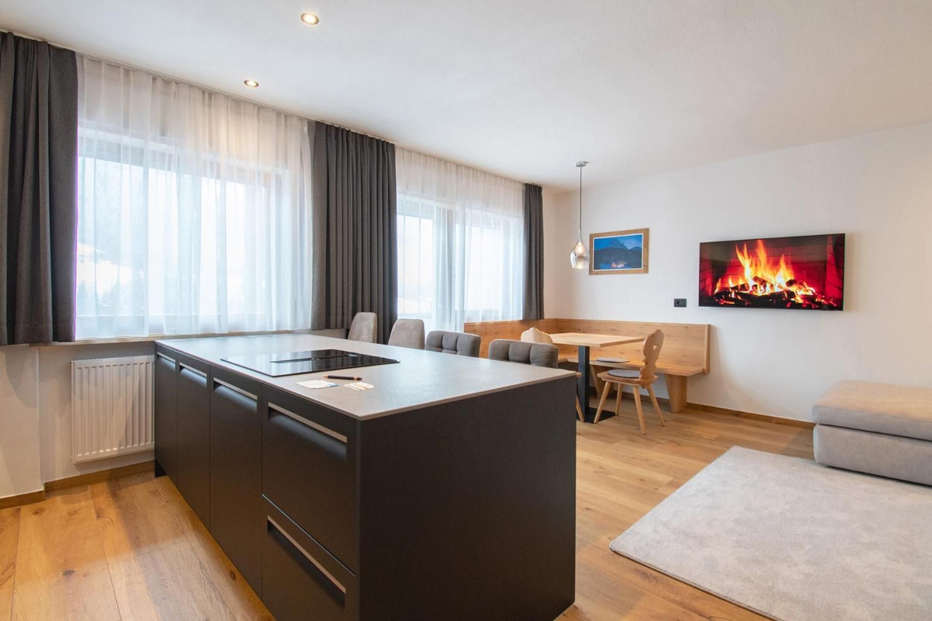 Apartment with Mountain View