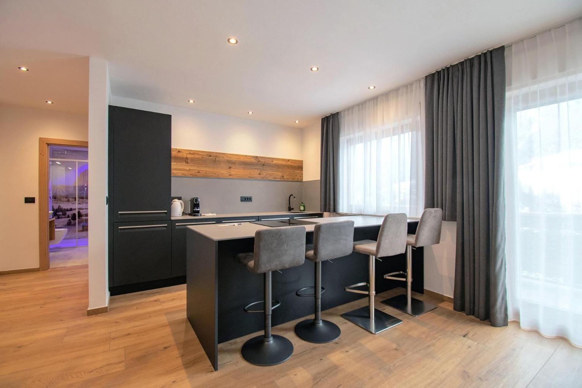 Apartment with Mountain View