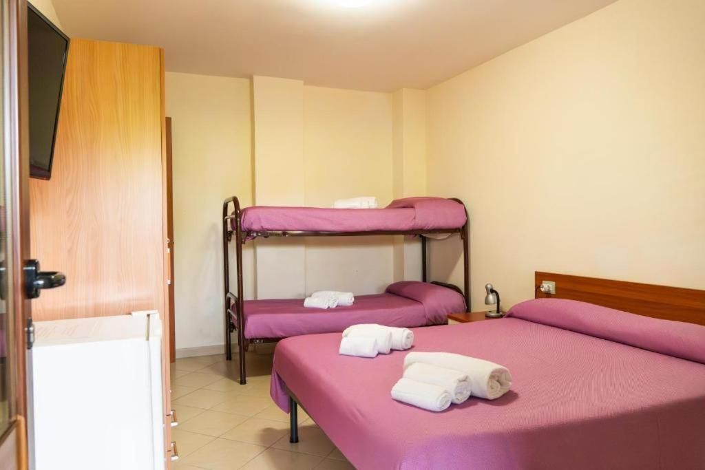 Economy Triple Room