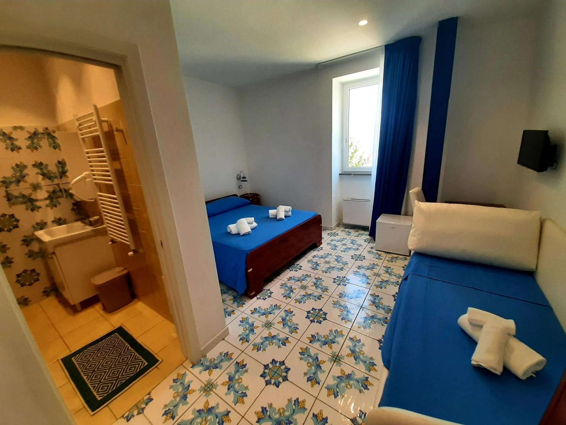 Double or Twin Room with Sea View