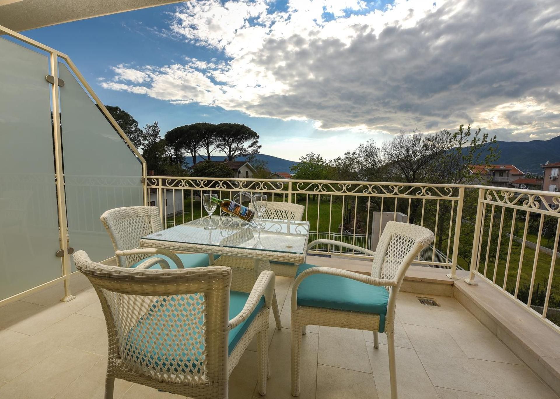 One Bedroom Apartment with Sea and Pool View