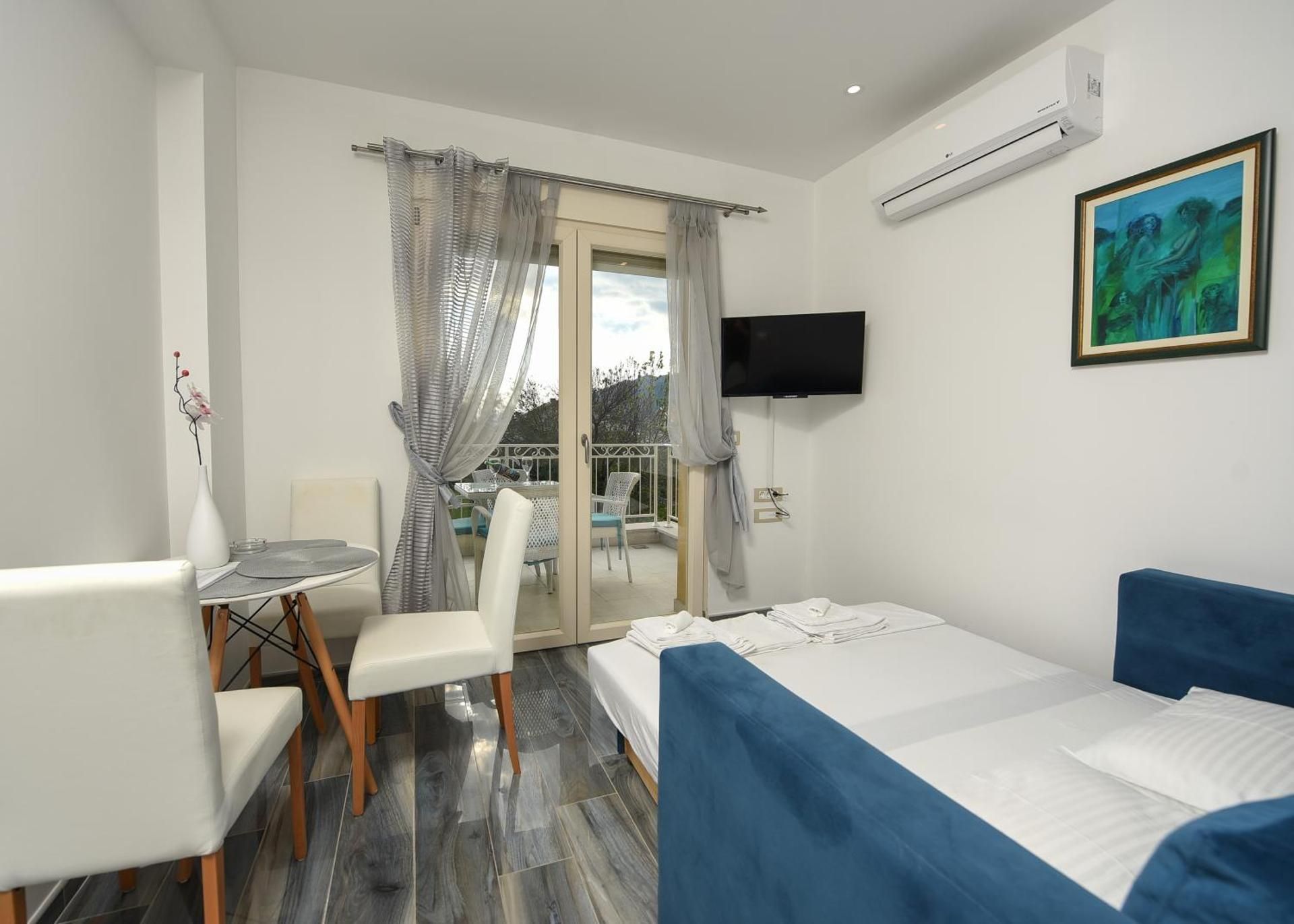 One Bedroom Apartment with Sea and Pool View