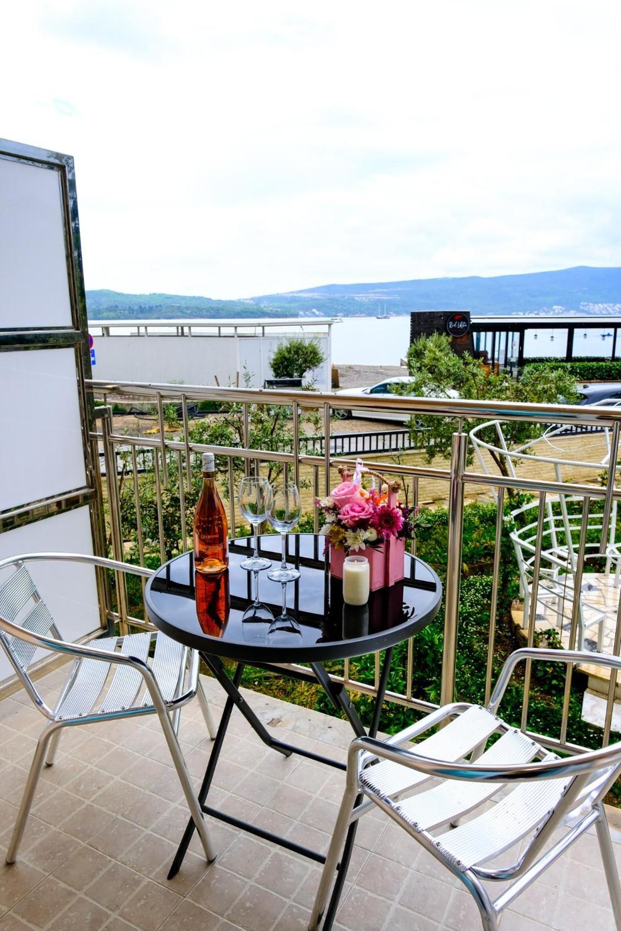 Qumi Apartments Triple Room 5