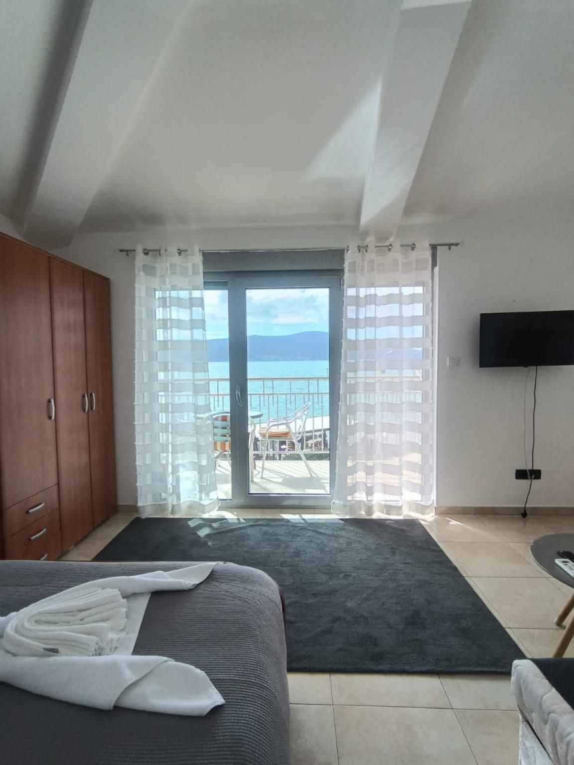 Qumi Apartments Triple Room 8