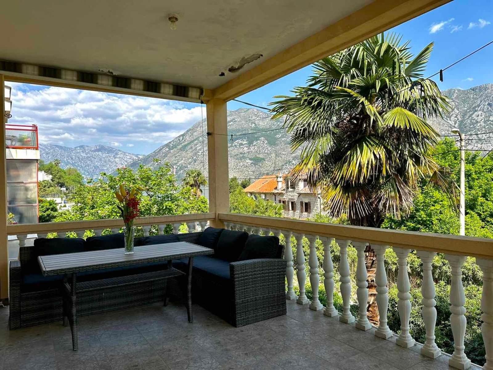 One-Bedroom Apartment with Sea View and Balcony