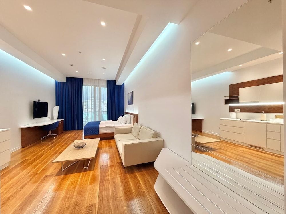 Condo Studio Plaza Deluxe Studio, Balcony, City View 18