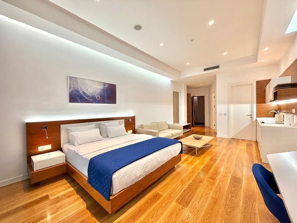 Condo Studio Plaza Deluxe Studio, Balcony, City View 4