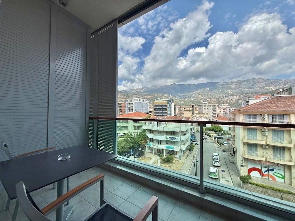 Condo Studio Plaza Deluxe Studio, Balcony, City View 7