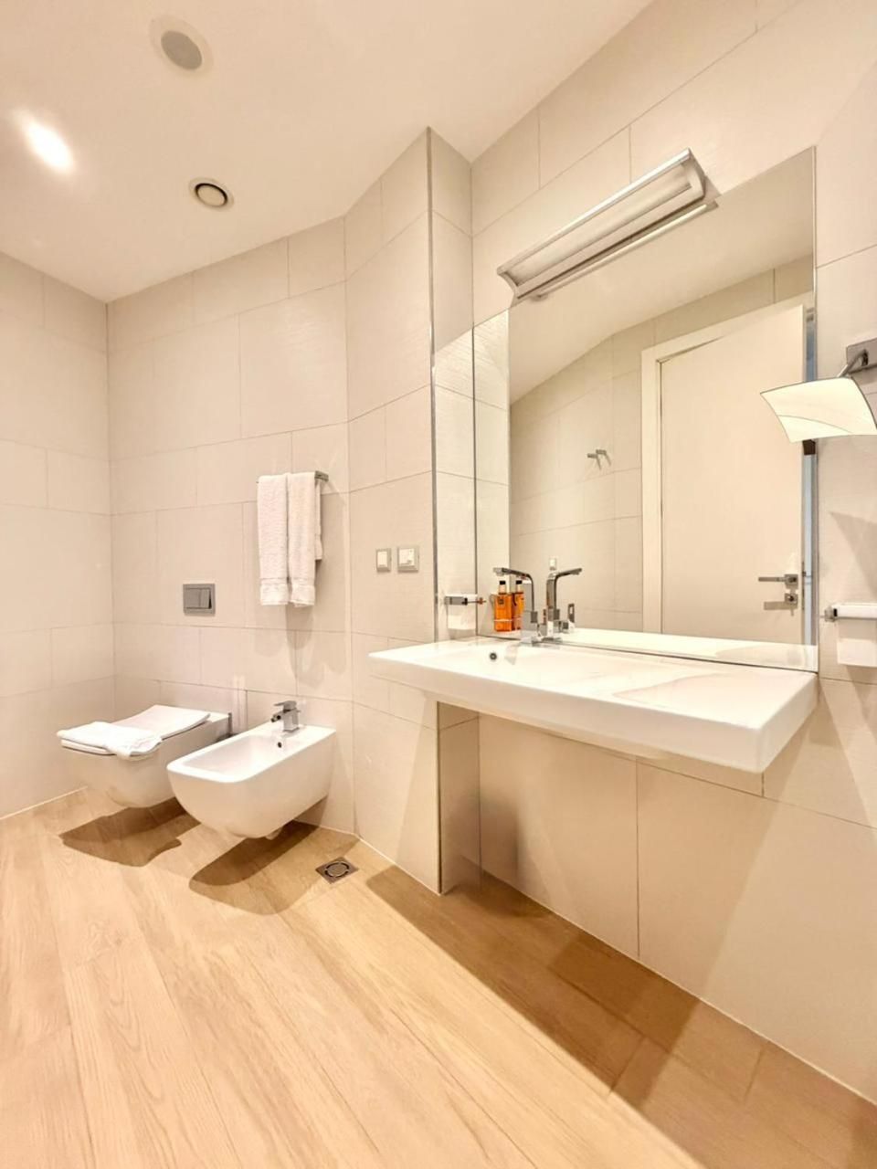 Condo Studio Plaza Deluxe Double Studio 3