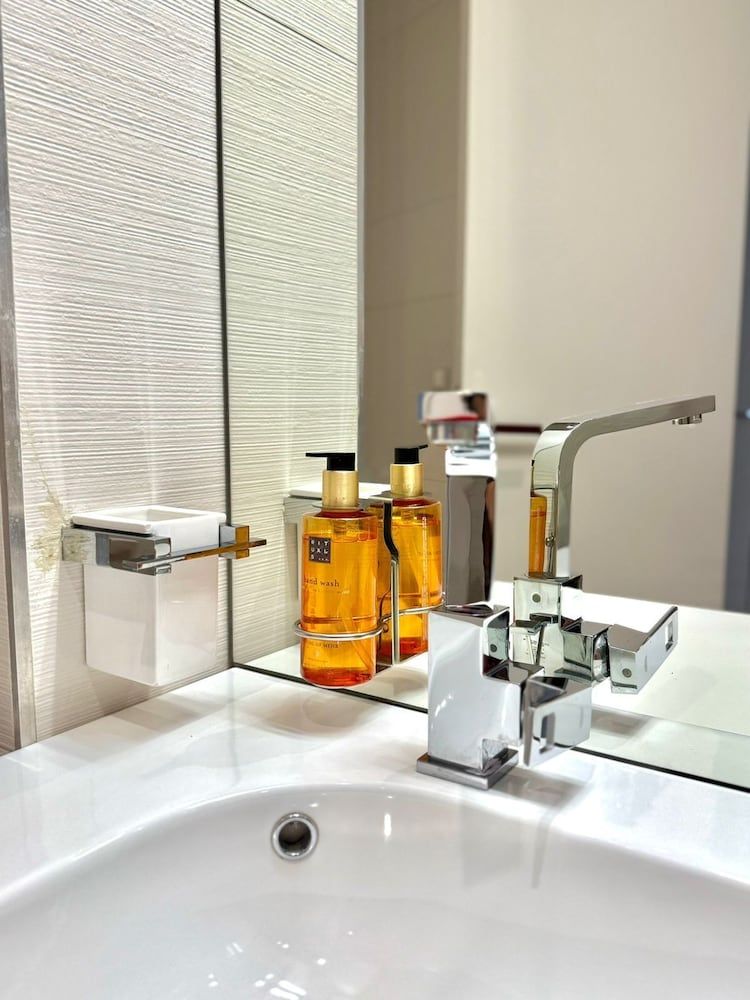 Condo Studio Plaza Deluxe Studio, Balcony, City View 10