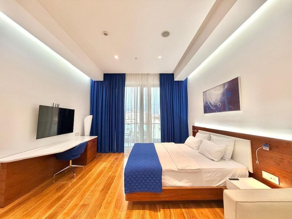 Condo Studio Plaza Deluxe Studio, Balcony, City View 2