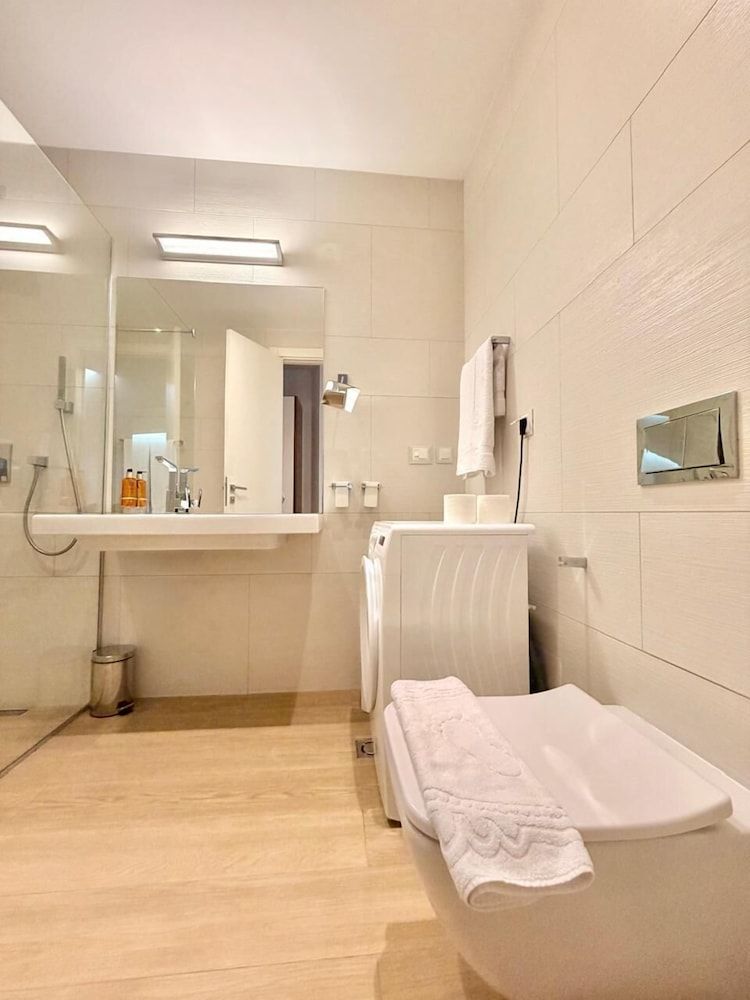 Condo Studio Plaza Deluxe Studio, Balcony, City View 11