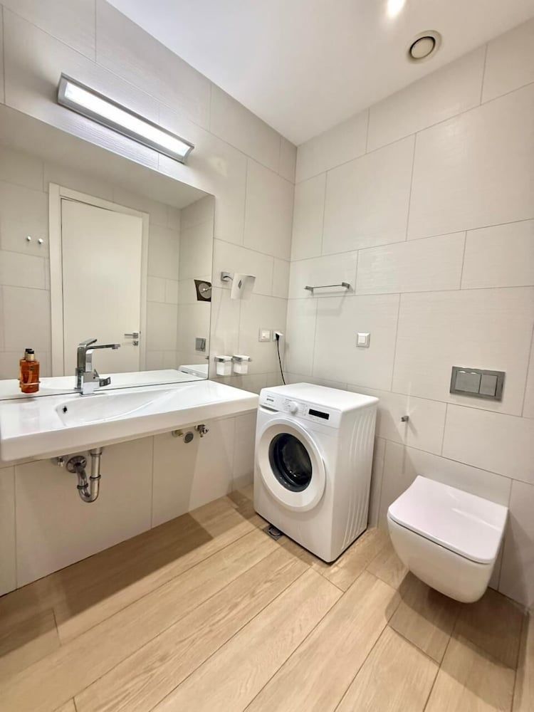 Condo Studio Plaza Deluxe Studio, Balcony, City View 9