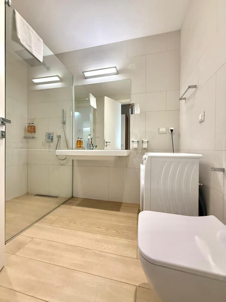 Condo Studio Plaza Deluxe Studio, Balcony, City View 13