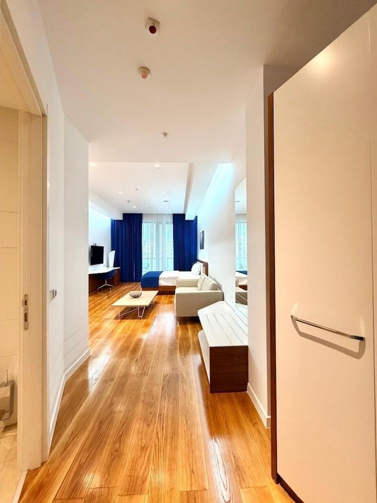 Condo Studio Plaza Deluxe Studio, Balcony, City View 23