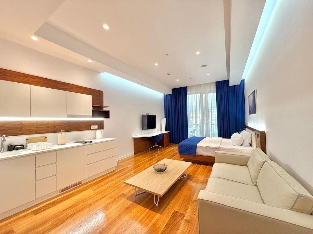 Condo Studio Plaza Deluxe Studio, Balcony, City View 19