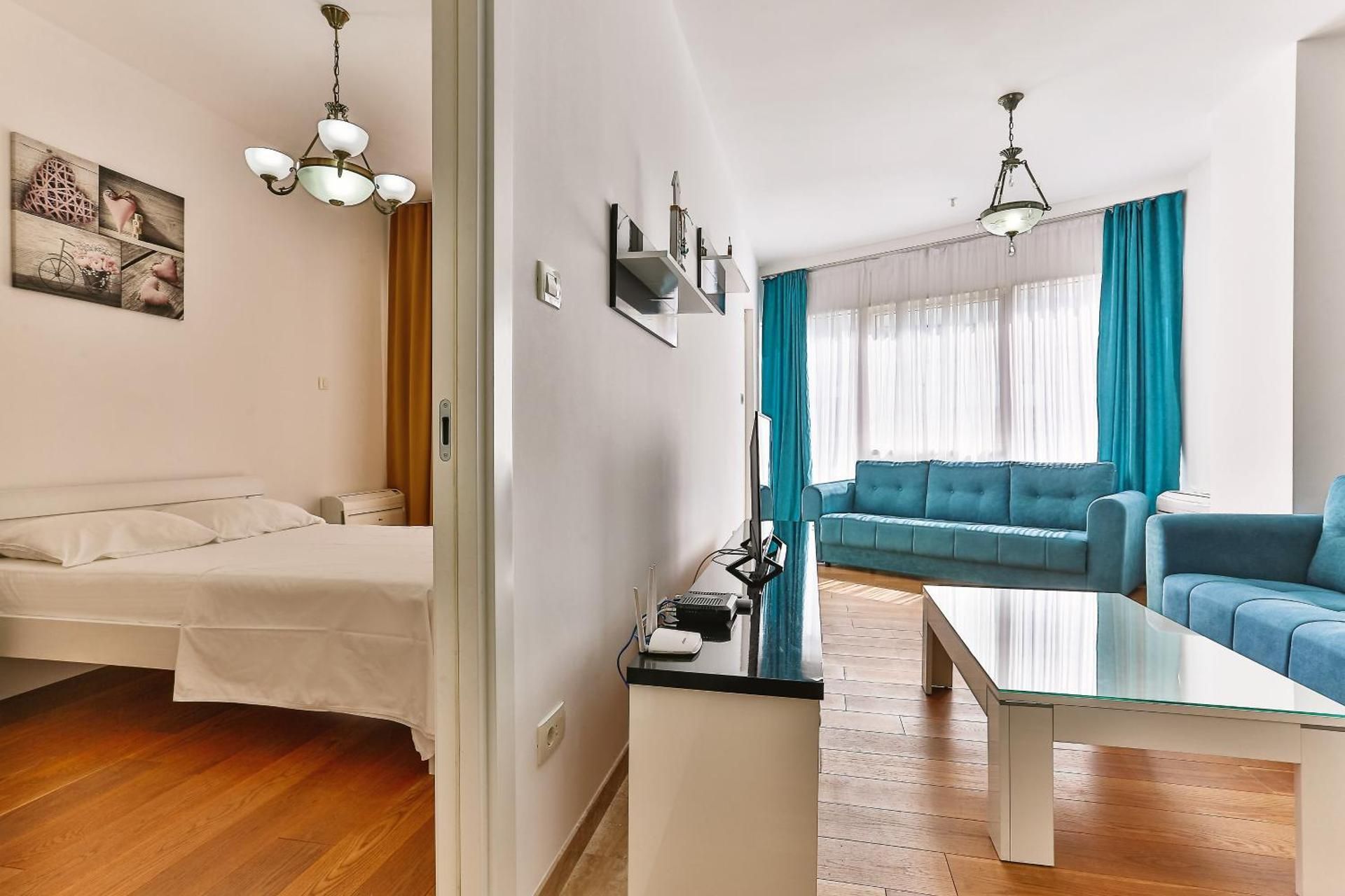 DELUXE APARTMENT