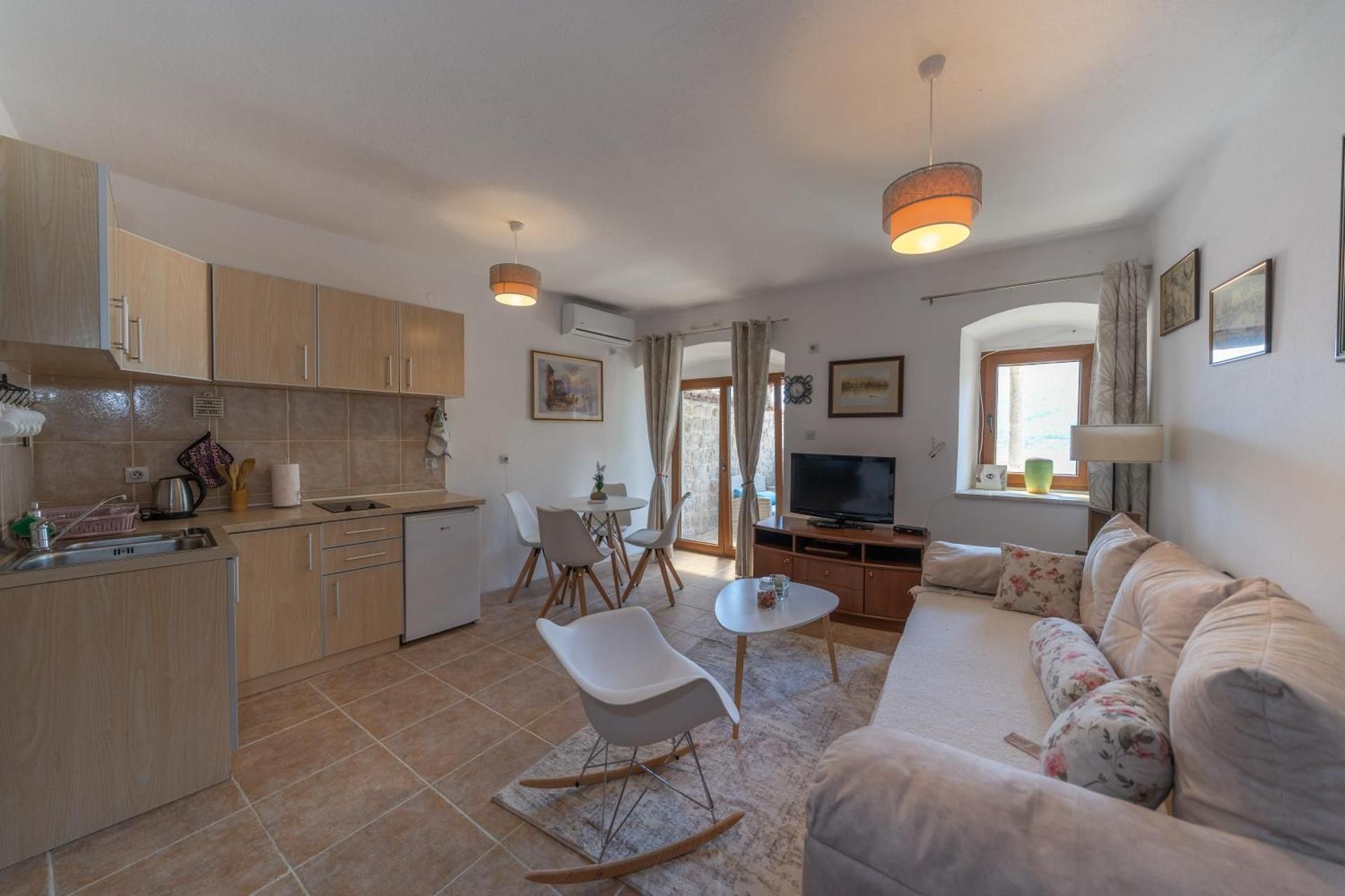 Comfort One-Bedroom Apartment with Terrace and Sea View