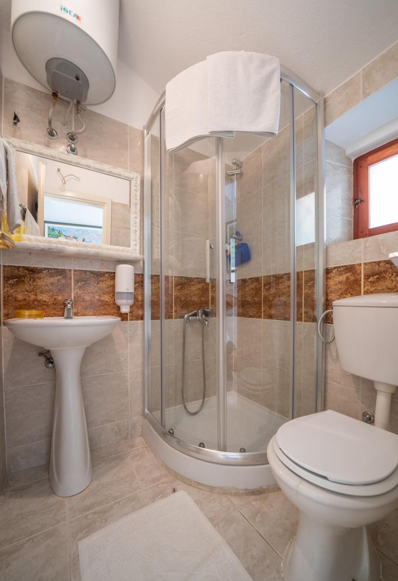 Comfort One-Bedroom Apartment with Sea View 