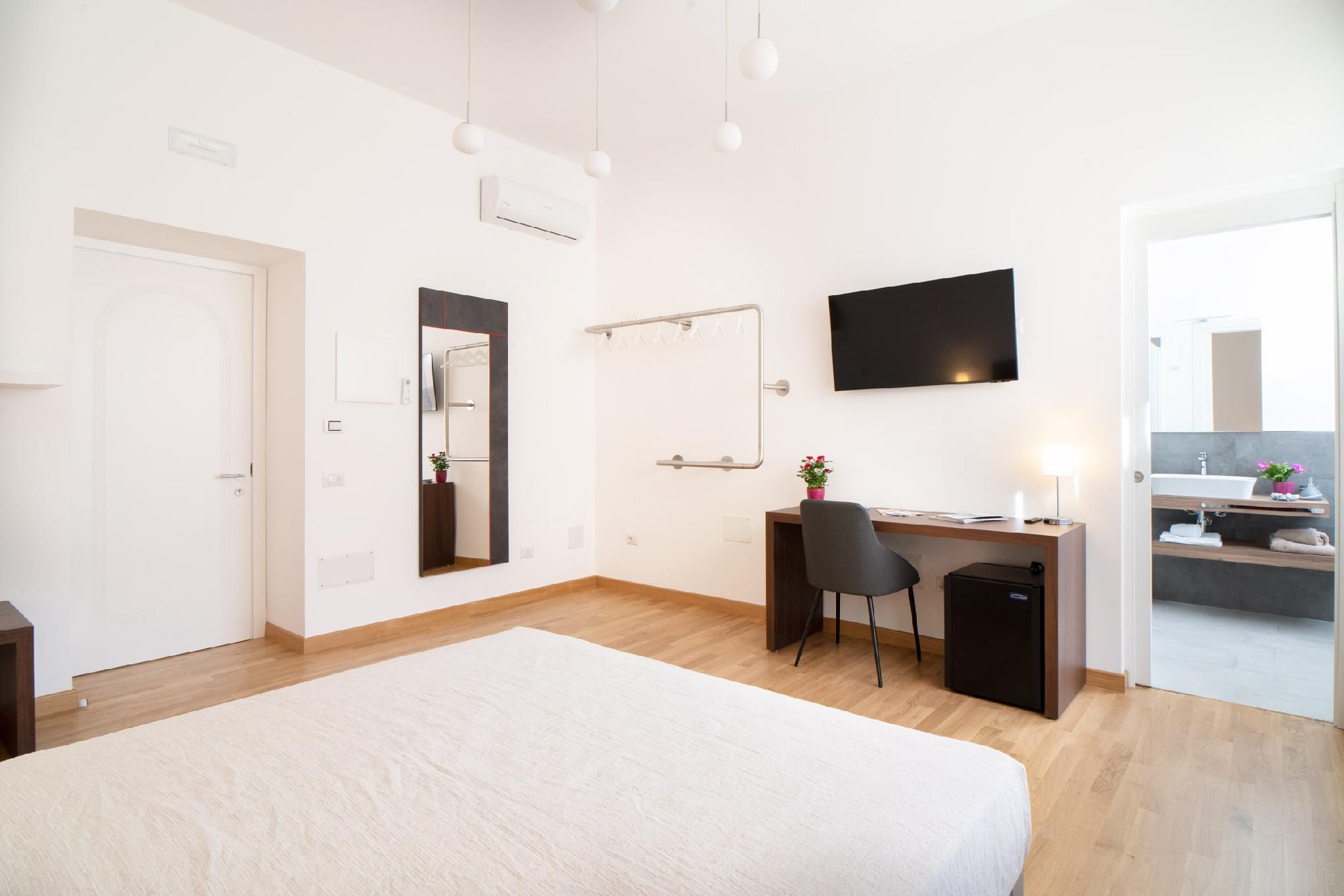 Super Deluxe Family Room