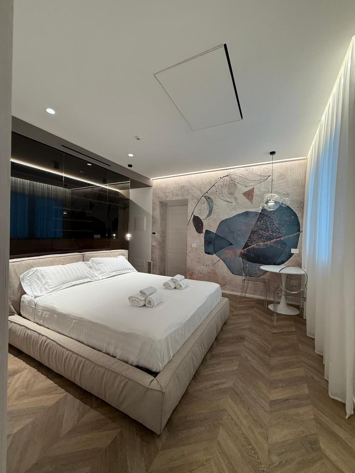 Queen Room with Spa Bath