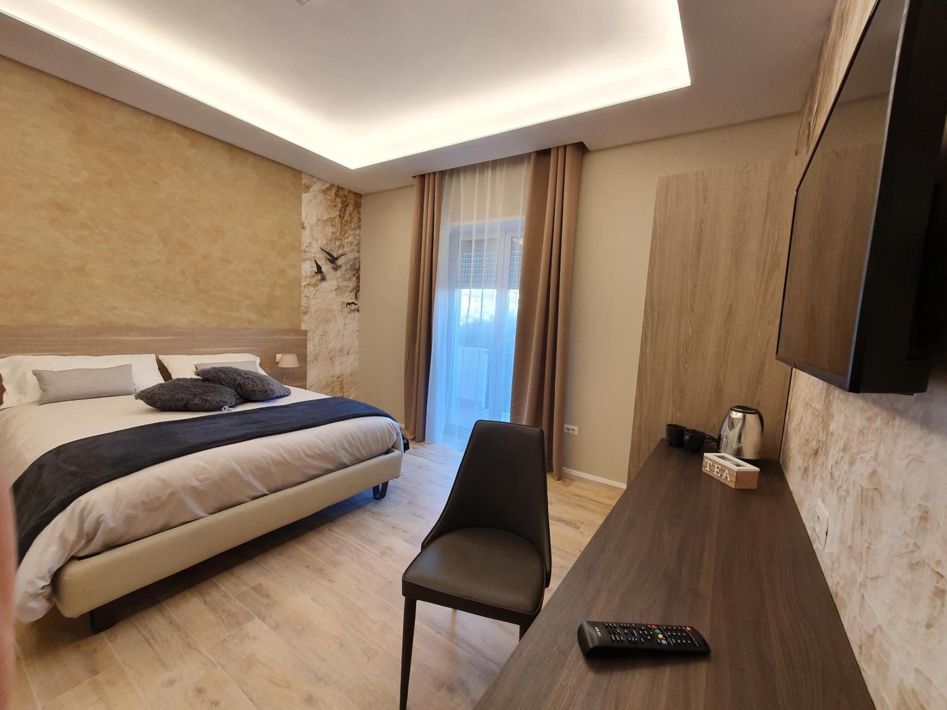 Deluxe Room (2 Adults + 1 Child)