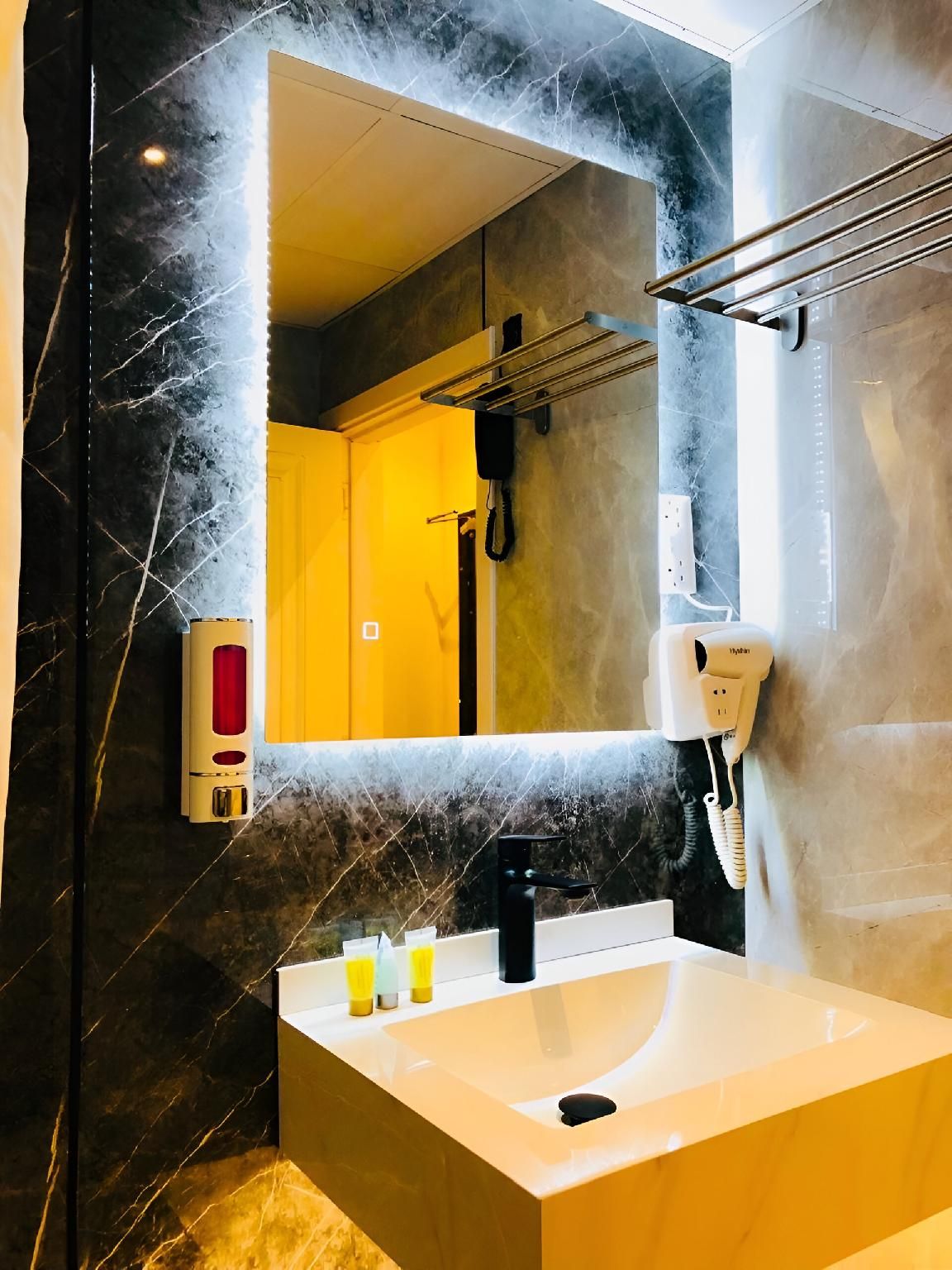 Al Ahrar Hotel Deluxe Double or Twin 3