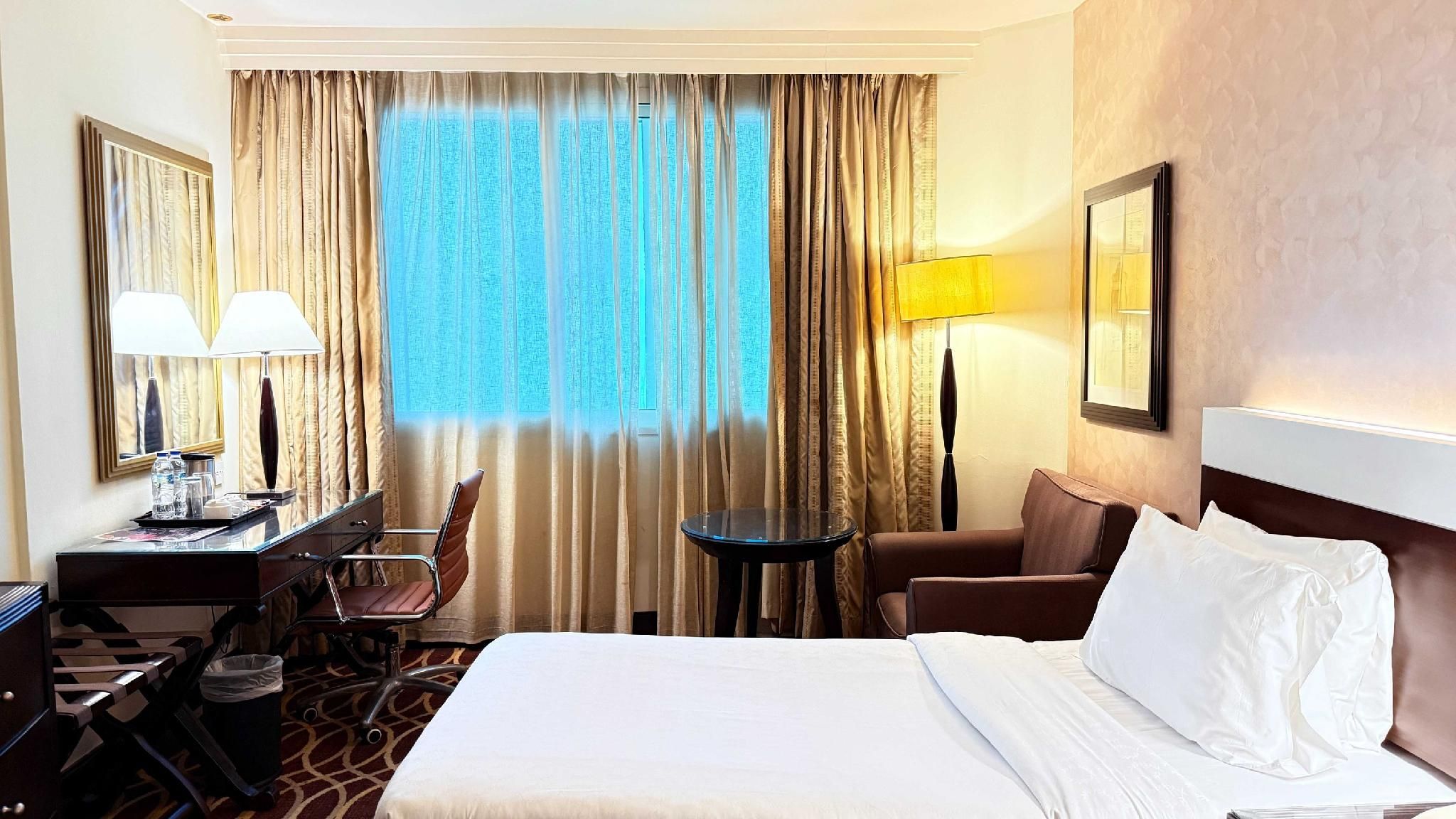 Super Deluxe Family Room