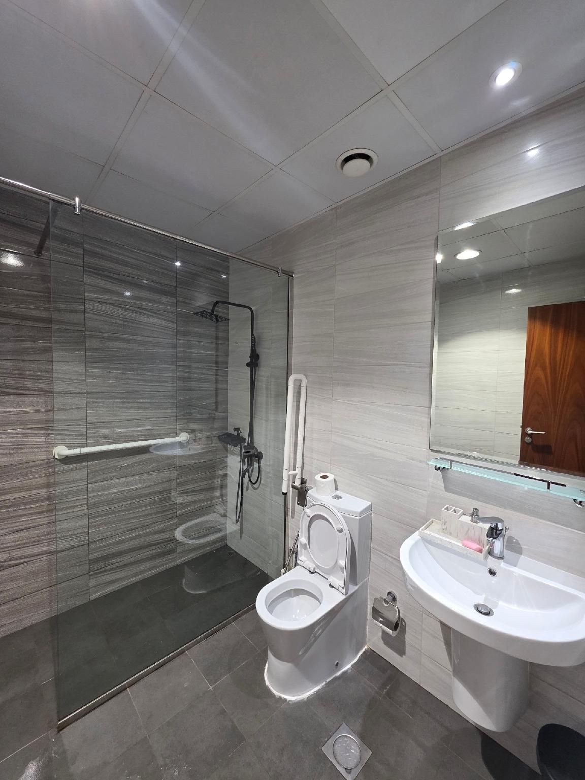 6 Bed Mix Dormitory