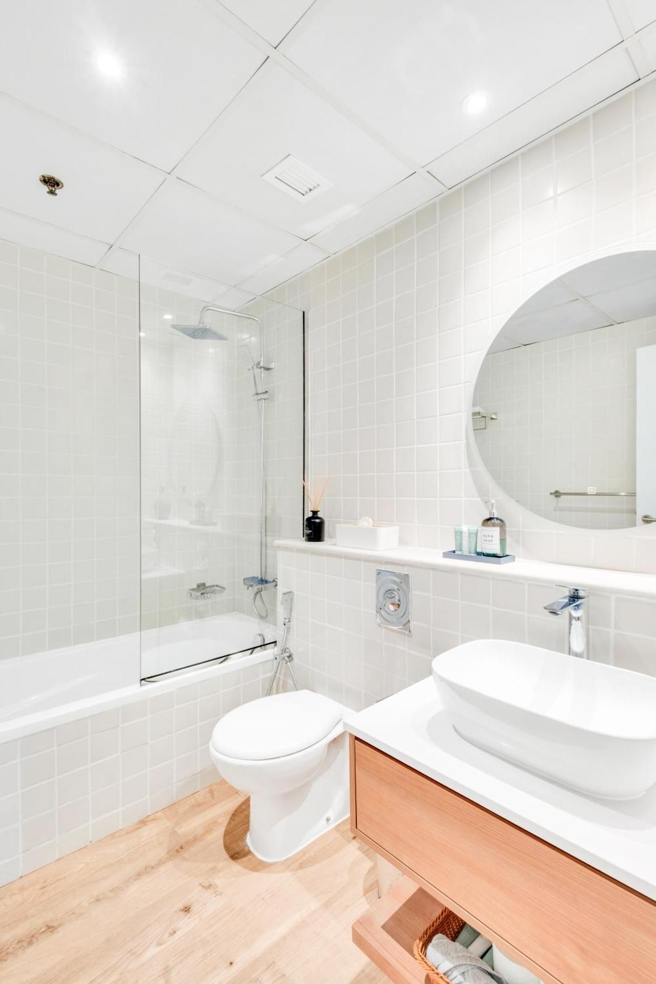 Deluxe One-Bedroom Apartment
