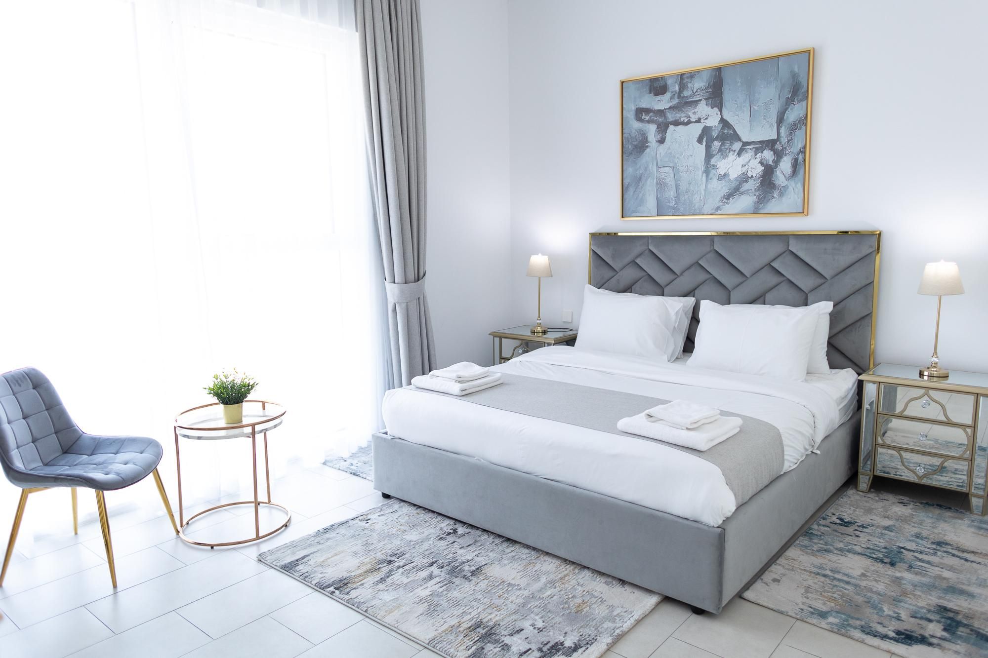 Deluxe One-Bedroom Apartment