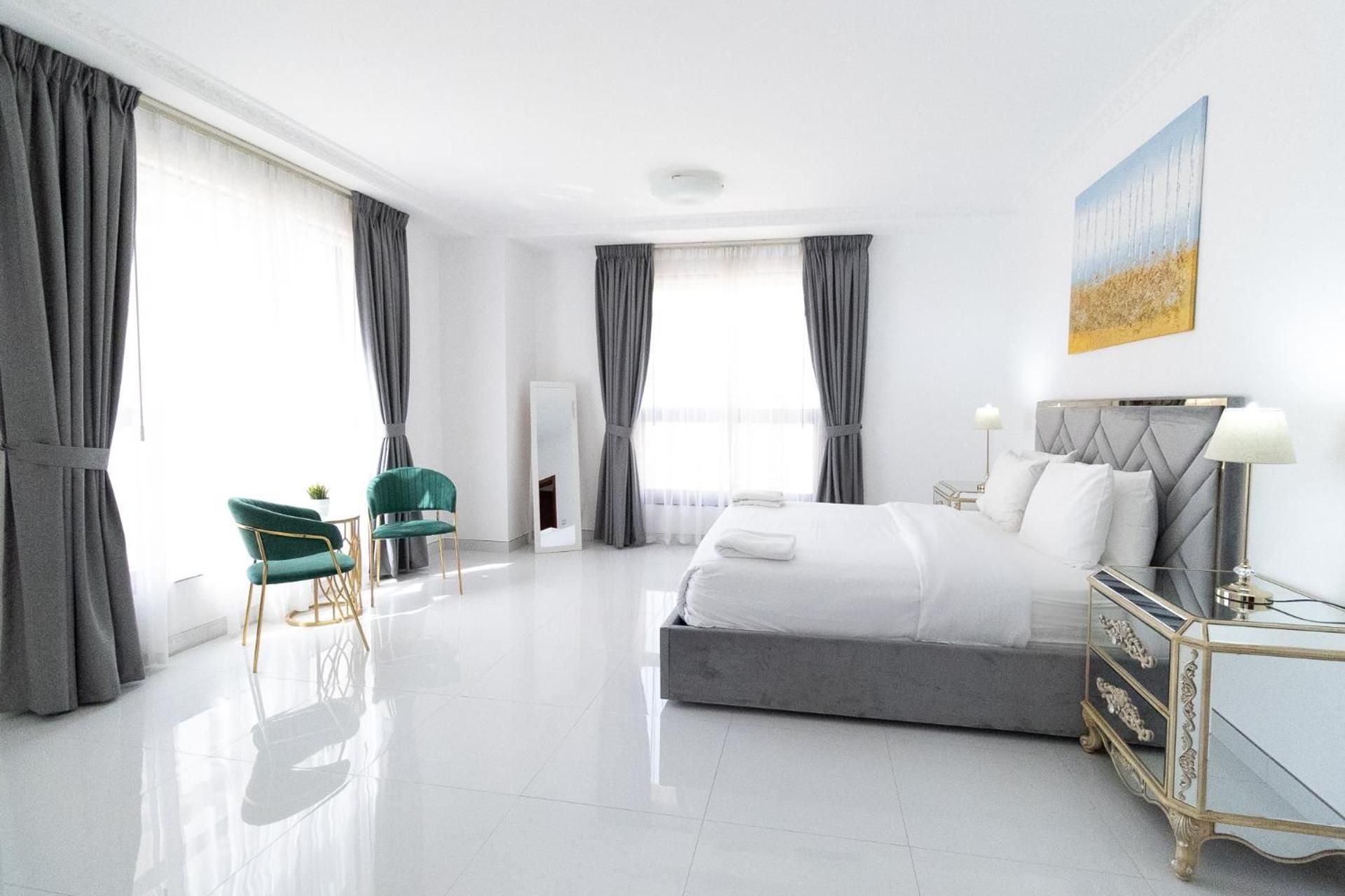Four-Bedroom Deluxe Apartment