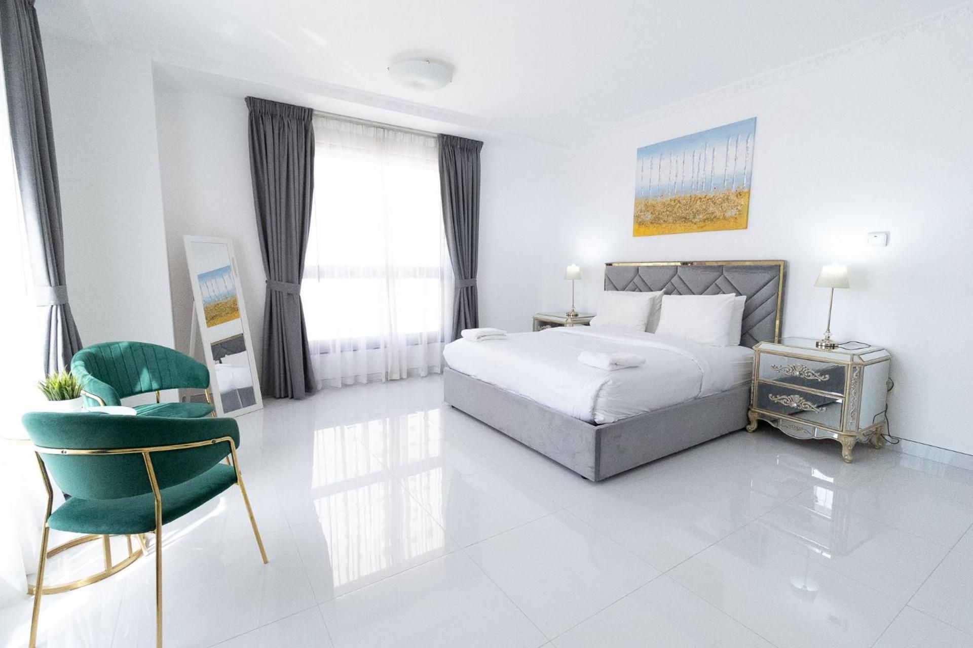 Four-Bedroom Deluxe Apartment