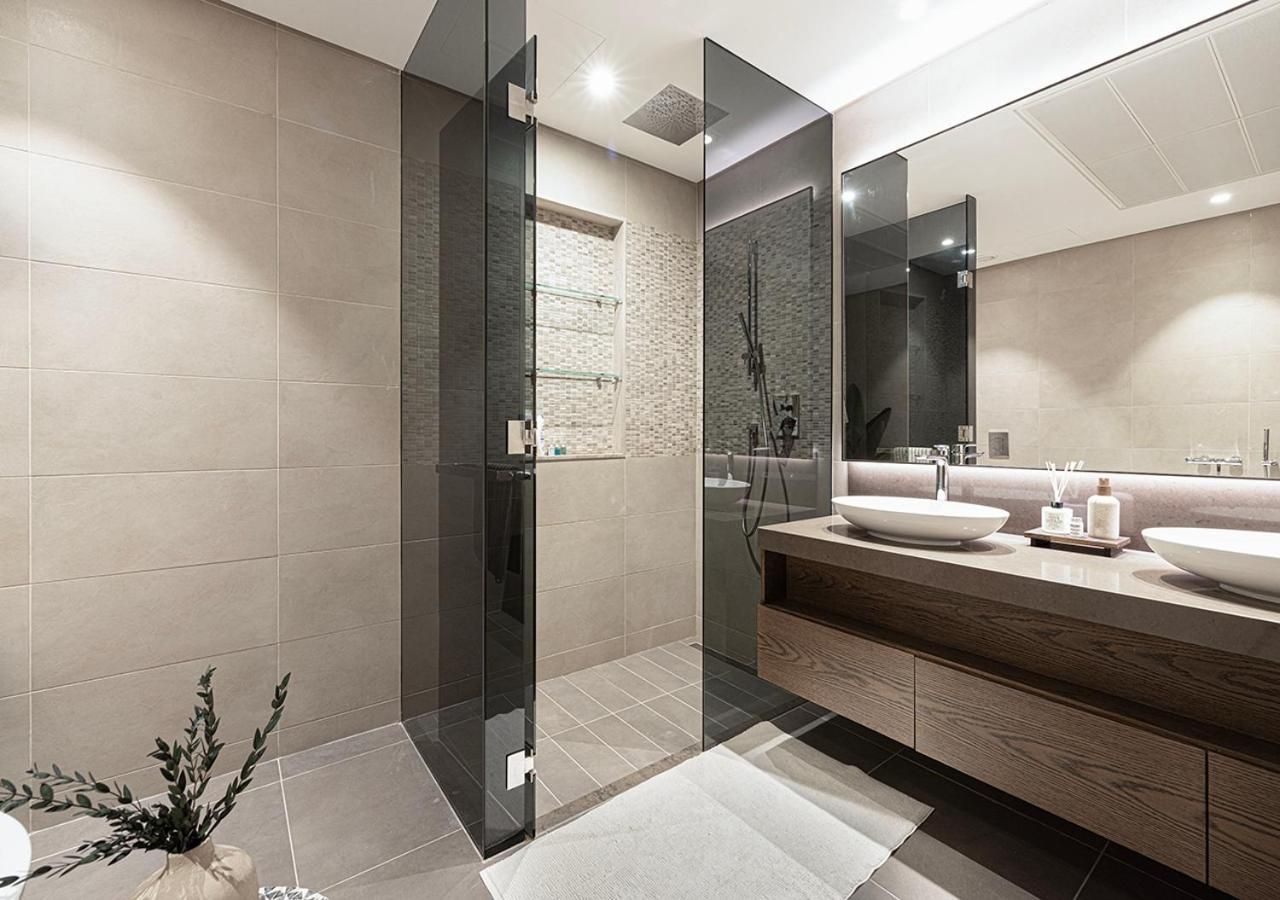 Two-Bedroom Deluxe Apartment with Balcony