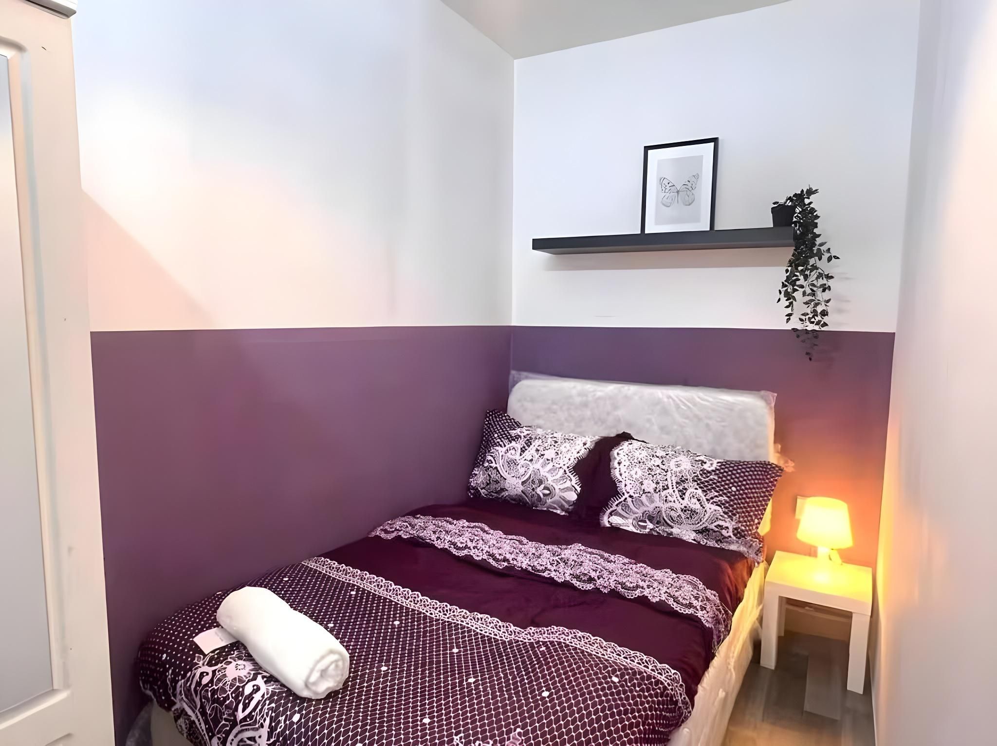 Single Room with Shared Bathroom