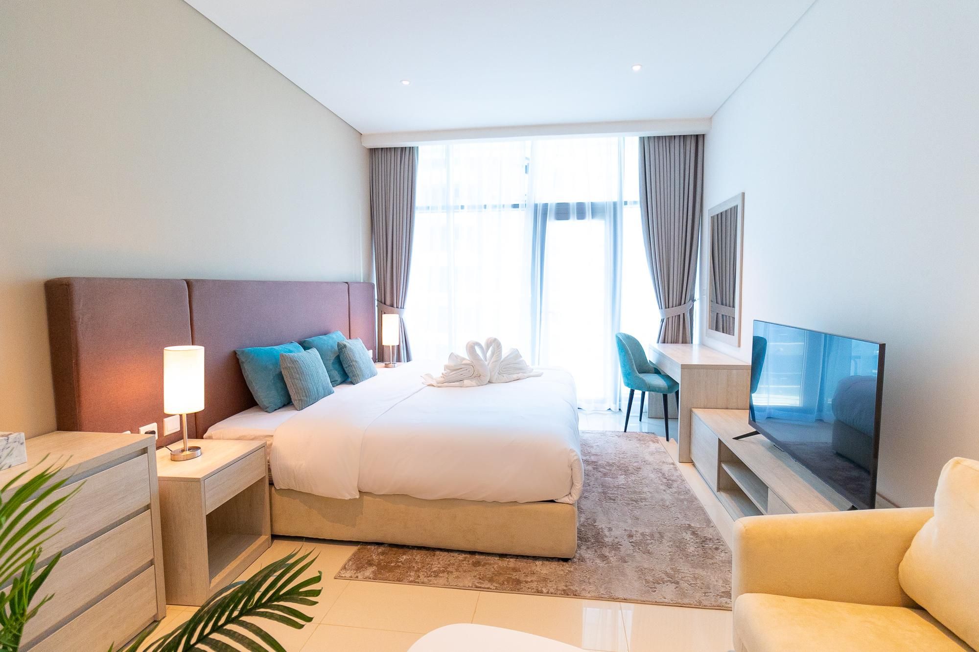 Deluxe - 1 King Bed